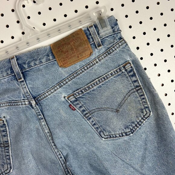 Levi's 550 Vintage Blue Jean Shorts Jort Sz 36 Relaxed Fit Distressed Light Wash - Picture 3 of 9